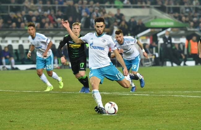 16.03.2017, Fussball, UEFA Europa League, Saison 2016 2017, Achtelfinale, Borussia Moenchengladbach - FC Schalke 04, Nabil BENTALEB (FC Schalke 04) erzielt das Tor zum 2 zu 2 per Elfmeter