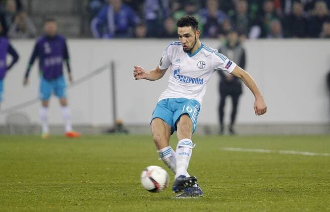 Mönchengladbach, Borussiapark, 16.03.17: Nabil Bentaleb (FC Schalke 04) vom Elfemertpunkt zum 2:2 Tor im Achtelfinale der Europa League zwischen Borussia Mönchengladbach vs. FC Schalke 04 in der Saison 2016 2017.