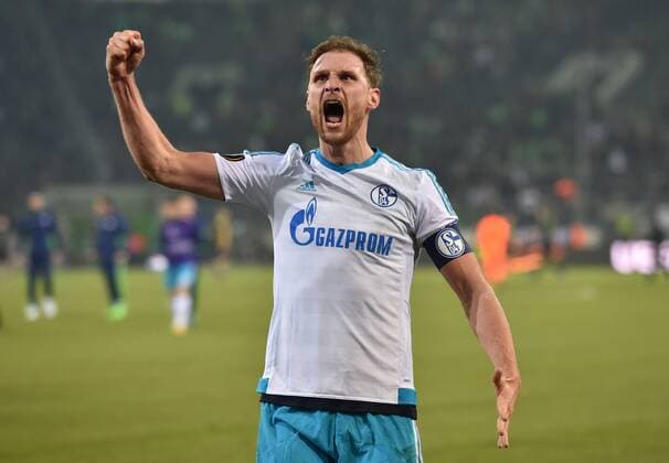 Bilder des Tages - SPORT 16.03.2017, Fussball, UEFA Europa League, Saison 2016 2017, Achtelfinale, Borussia Moenchengladbach - FC Schalke 04, Benedikt HOEWEDES (FC Schalke 04) jubelt