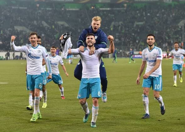 Bilder des Tages - SPORT 16.03.2017, Fussball, UEFA Europa League, Saison 2016 2017, Achtelfinale, Borussia Moenchengladbach - FC Schalke 04, v. l. Leon GORETZKA (FC Schalke 04), Sead KOLASINAC (FC Schalke 04), Johannes GEIS (FC Schalke 04) und Nabil BENTALEB (FC Schalke 04) jubeln