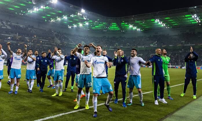 Bilder des Tages - SPORT Mönchengladbach, 16.03.2017 Schlussjubel: Benedikt Höwedes (S04), Thilo Kehrer (S04) Borussia Mönchengladbach - FC Schalke 04