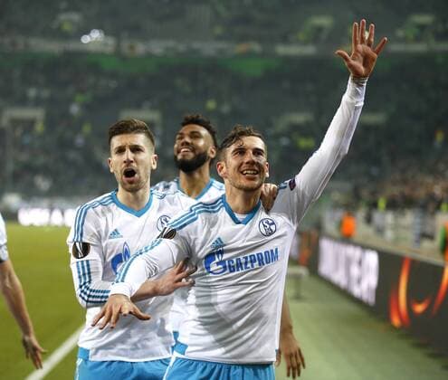 Mönchengladbach, Borussiapark, 16.03.17: Schlussjubel nach dem 2:2 bei Alessandro Schöpf (FC Schalke 04) (L) und Leon Goretzka (FC Schalke 04) im Achtelfinale der Europa League zwischen Borussia Mönchengladbach vs. FC Schalke 04 in der Saison 2016 2017.