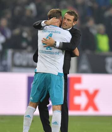 16.03.2017, Fussball, UEFA Europa League, Saison 2016 2017, Achtelfinale, Borussia Moenchengladbach - FC Schalke 04, Jubel Trainer Markus Weinzierl (FC Schalke 04), re., und Benedikt Hoewedes, Benedikt Höwedes (Schalke 04)