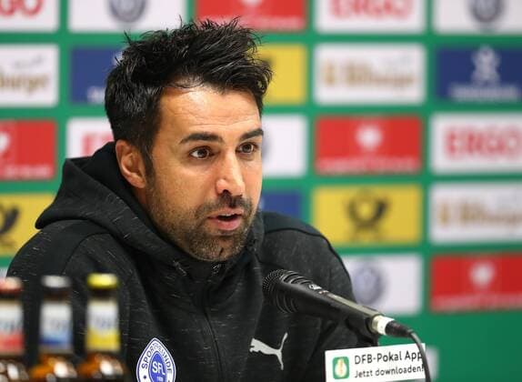 Dienstag 14.03.2017, Saison 2016 2017, DFB-Pokal, Viertelfinale im Osnabrücker Stadion an der Bremer Brücke, VfL Sportfreunde Lotte - BVB 09 Borussia Dortmund, Ismail Atalan (Trainer, SFL) auf der anschliessenden Pressekonferenz