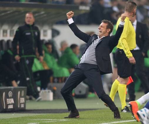 Gladbach, Germany 16.03.2017, Europa League Achtefinale Rueckspiel, Borussia Moenchengladbach - FC Schalke 04, Cheftrainer Markus Weinzierl (Schalke) jubelt bei Abpfiff. ( DeFodi512
