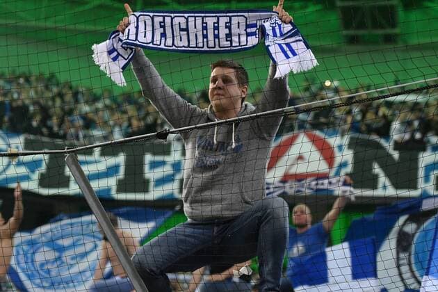 GER, Borussia Mönchengladbach (GER) vs. FC Schalke 04 (GER) 16.03.2017, Borussia Park , Moenchengladbach , Europa Leaque, Achtelfinale, Rueckspiel GER, Borussia Mönchengladbach (GER) vs. FC Schalke 04 (GER) im Bild: nach dem Sieg Sieg Jubel glücklich zufrieden,Fans, freundlich, Stimmung, farbenfroh, Nationalfarbe, geschminkt, Emotionen, Foto © nordphoto Meuter nordphotox xMeuter