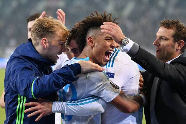 GER, Borussia Mönchengladbach (GER) vs. FC Schalke 04 (GER) 16.03.2017, Borussia Park , Moenchengladbach , Europa Leaque, Achtelfinale, Rueckspiel GER, Borussia Mönchengladbach (GER) vs. FC Schalke 04 (GER) im Bild: Sieg Jubel glücklich zufrieden,Gestik, Mimik, Thilo Kehrer (FC Schalke 20), mitte re Markus Weinzierl (Trainer FC Schalke 04) Foto © nordphoto Meuter nordphotox xMeuter