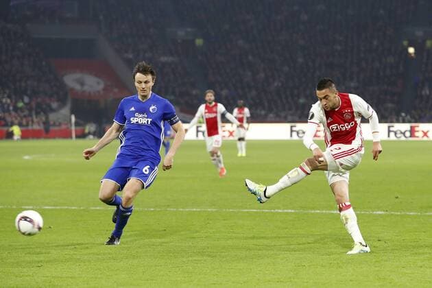 (L-R) William Kvist of FC Copenhagen, Hakim Ziyech of Ajaxduring the UEFA Europa League round of 32 match between Ajax Amsterdam and FC Copenhagen at the Amsterdam Arena on March 16, 2017 in Amsterdam, The Netherlands Ajax v FC Kopenhagen UEFA Europa League 2016 2017 xVIxxIVx 7355179