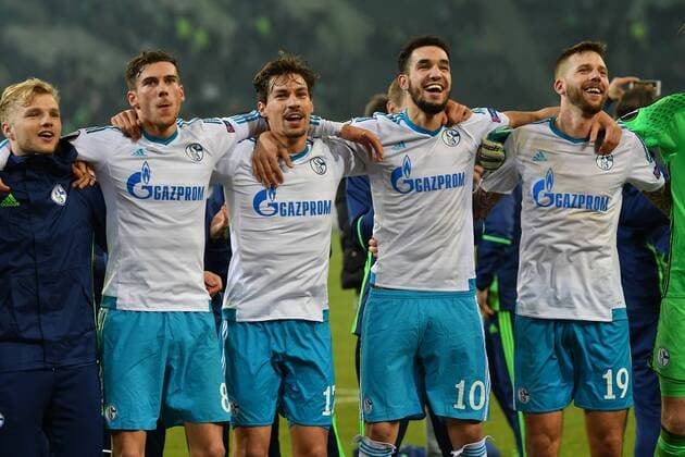 GER, Borussia Mönchengladbach (GER) vs. FC Schalke 04 (GER) 16.03.2017, Borussia Park , Moenchengladbach , Europa Leaque, Achtelfinale, Rueckspiel GER, Borussia Mönchengladbach (GER) vs. FC Schalke 04 (GER) im Bild: freuen sich über den Sieg die Schalker, Sieg Jubel glücklich zufrieden,Gestik, Mimik, Querformat, Foto © nordphoto Meuter nordphotox xMeuter
