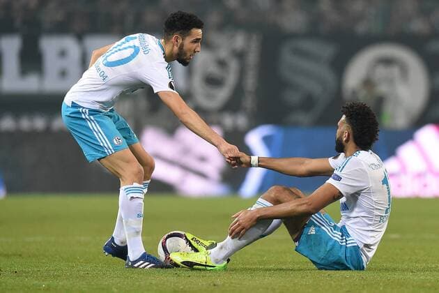 Fußball Europa League Achtelfinale Borussia Mönchengladbach - FC Schalke 04 am 16.03.2017 im Borussia-Park in Mönchengladbach Nabil Bentaleb ( Schalke ), links - Eric Maxim Choupo-Moting ( Schalke ), rechts xRx