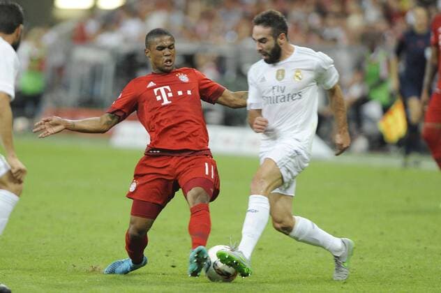 Kracher-Los für den FC Bayern. Der Rekordmeister trifft im Champions-League-Viertelfinale auf Titelverteidiger Real Madrid..Archivfoto:: Douglas COSTA (Bayern Muenchen),Aktion,Zweikampf gegen JESE (Real Madrid). Bayern Muenchen-Real Madrid 1-0. Fussball,Finale Audi Cup 2015 am 05.08.2015.Saison2015 16,2015 2016. Â