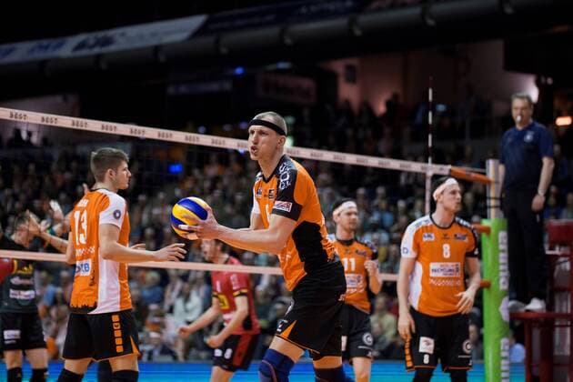 Berlin, Deutschland, 18.03.2017: Volleyball Bundesliga Playoffs Viertelfinale Saison 2016 2017 - Berlin Recycling Volleys - TV Buehl. Felix Fischer (BR Volleys 6)