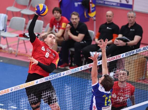 Volleyball 1. Bundesliga Saison 2016 2017 Playdown 18.03.2017 TV Rottenburg - Solingen Volleys Friederich Nagel (li, TV Rottenburg) 