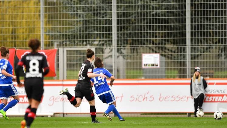Jovana Damjanovic (SC Sand) (14) schiesst zum 0:1 ein., Fussball, Allianz Frauen-Bundesliga, Bayer 04 Leverkusen - SC Sand, xmkx
