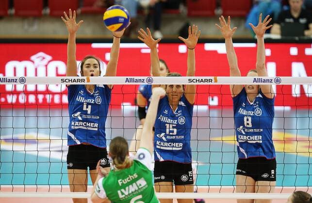 Stuttgart Volleyball Allianz MTV Stuttgart vs. USC Münster: v.l. Valerie Nichol (Allianz), Sina Fuchs (USC), Jennifer Pettke (Allianz), Julia Schäfer (Allianz)