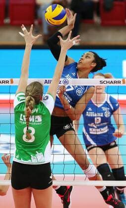 Stuttgart Volleyball Allianz MTV Stuttgart vs. USC Münster: v.l. Jennifer Brooke Keddy (USC), Nia Grant (Allianz)