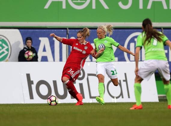 Sydney Lohmann (FC Bayern Muenchen), Pernille Harder (VfL Wolfsburg)