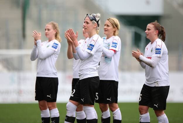 19.03.2017 xcex Deutschland, Essen, Frankfurt, Fussball, Frauenfussball Allianz Frauen-Bundesliga Saison 2016 2017 Die Frankfurterinnen bedanken sich bei den Fans