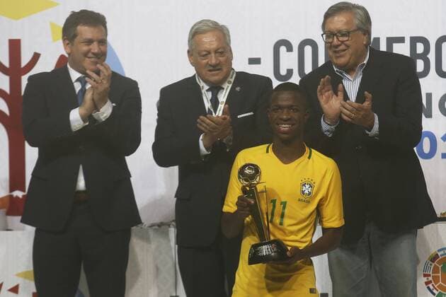 Brazil s Vinicius Junior pose with best player tropy of South American U17 U 17 tournament during the awarding ceremony in Rancagua, Chile, 19 March 2017. Brazil defeated Chile and won the South American U17 tournament . Chile vs. Brazil !ACHTUNG: NUR REDAKTIONELLE NUTZUNG!  Copyright: xELVISxGONZALEZx CH321 20170320-636255832900987376
