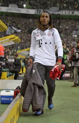 19.03.2017, Fussball 1.Bundesliga 2016 2017, 25.Spieltag, Borussia Mönchengladbach - FC Bayern München, im Borussiapark-Stadion Mönchengladbach. Renato Sanches (Bayern München) kommt zur Ersatzbank. 