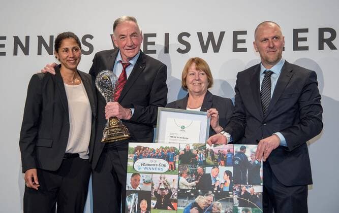 20.03.2017, xfux, Fussball, Festakt anlässlich der Beendigung des 63. Fußball-Lehrer-Lehrgangs, emspor emonline, v.l. Trainerin Steffi Jones (Deutsche Fussball Nationalmanschaft Damen), Bernd Schroeder, Vize Praesidentin Hannelore Ratzeburg (Vizepraesidentin für Frauen- und Mädchenfußball Deutscher Fussball Bund DFB), Markus Hoegner Neu Isenburg