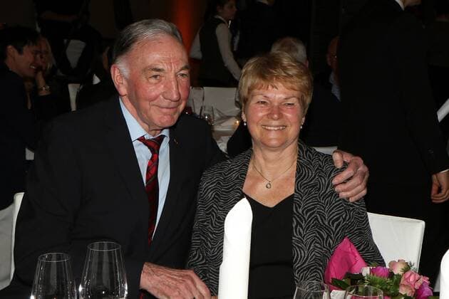 20.03.2017 Deutschland, Neu-Isenburg, Hotel Kempinski DFB Trainergala - Abchluss Trainerlehrgang, Fußball-Lehrer-Lizenzen DFB vergibt Ehrenpreis Lebenswerk an Bernd Schröder Bild zeigt Bernd Schröder mit Ehefrau Ulrike
