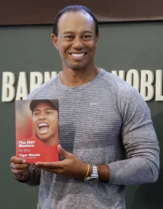 Golf, Tiger Woods Buchpräsentation The Masters 1997: My Story Tiger Woods arrives to sign copies of his new book, The 1997 Masters: My Story , at the Union Square Barnes & Noble in New York City on March 20, 2017. The book is a reflection on his historic Masters win in honor of its upcoming twentieth anniversary.  NYP20170320111 JOHNxANGELILLO