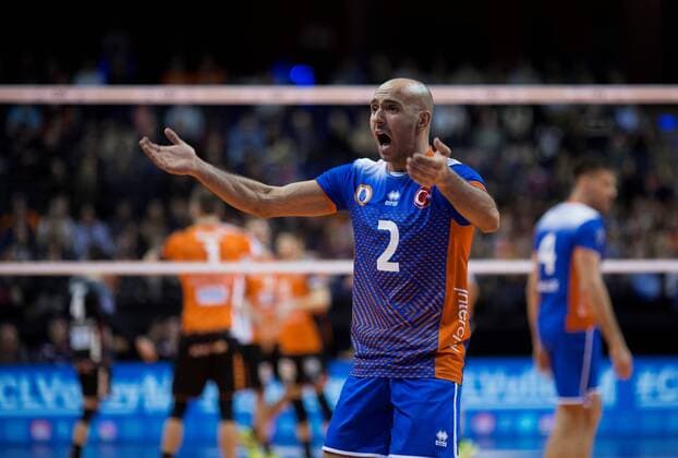 Berlin, Deutschland, 21.03.2017: Volleyball CEV Championsleague Playoff-12 Hinspiel Saison 2016 2017 - Berlin Recycling Volleys - Istanbul BBSK. Caner Peksen (Istanbul 2)