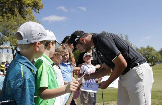Spanish golfer Jon Rahm signs autographs before the Dell Technologies PGA Golf Herren Tour at the Country Club in Austin, Texas, United States, 21 March 2017. The golf tournament will start tomorrow and end on 26 March. ALL SET FOR THE DELL TECHNOLOGIES GOLF TOURNAMENT IN AUSTIN, TEXAS !ACHTUNG: NUR REDAKTIONELLE NUTZUNG!  Copyright: xChrisxCovattax TEX001 20170322-636257403138166883