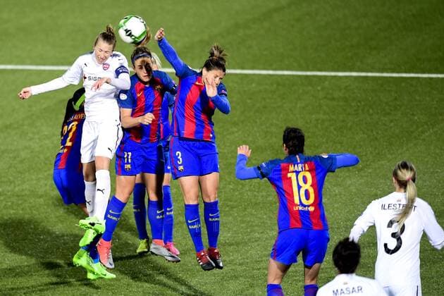 Fußball, Damen, CL, FC Rosengard - FC Barcelona 170322 Rosengards Emma Berglund och Barcelonas Alexia Putellas och Ruth Garcia under fotbollsmatchen i Champions League mellan Rosengard och Barcelona den 22 mars 2017 i Malmö.  Copyright: PETTERxARVIDSON BB170322PA042