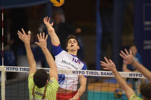 VOLLEYBALL - VBL, Herrsching vs Rhein-Main INNSBRUCK,AUSTRIA,22.MAR.17 - VOLLEYBALL - VBL, Deutsche Volleyball Bundesliga, play off quarterfinal, TSV Herrsching vs United Volleys Rhein-Main. Image shows Moritz Reichert (Rhein-Main) and Julius Hoefer (Herrsching). GEPAxpictures xAmirxBeganovic