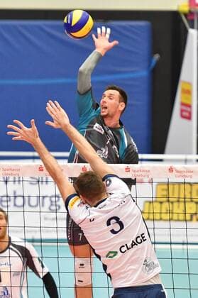 GER,VBL, Playoff-Viertelfinale, SVG Lueneburg vs SWD Powervolleys Dueren 22.03.2017, CU Arena, Hamburg, GER, VBL, Playoff-Viertelfinale SVG Lueneburg vs SWD Powervolleys Dueren, im Bild Scott Michael Kevorken (Lueneburg 03) versucht sich gegen Romans Sauss (Dueren 07) durchzusetzen nordphoto xWitke