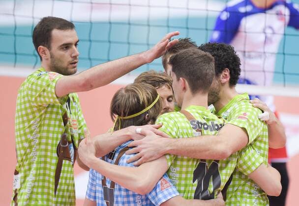 Bilder des Tages - SPORT VOLLEYBALL - VBL, Herrsching vs Rhein-Main INNSBRUCK,AUSTRIA,22.MAR.17 - VOLLEYBALL - VBL, Deutsche Volleyball Bundesliga, play off quarterfinal, TSV Herrsching vs United Volleys Rhein-Main. Image shows the rejoicin of Herrsching. GEPAxpictures xAmirxBeganovic