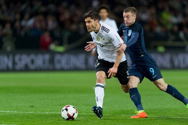 Dortmund, Germany 22.03.2017, Laenderspiel, Deutschland - England, Jonas Hector (GER) und Jamie Vardy (ENG) im zweikampf ( DeFodi001