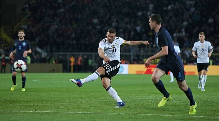 22.03.2017, Fussball Test-Länderspiel, Deutschland - England, in Dortmund, Signal-Iduna-Park-Stadion Dortmund, Lukas Podolski (mi., Deutschland) 