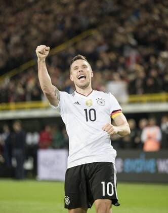 Lukas PODOLSKI, DFB 10 Torjubel, Jubel nach dem Tor zum 1-0 Jubel, Freude, Emotionen, Feiern, Lachen, jubelt, freuen, reisst die Arme hoch, ballt die Faust DEUTSCHLAND - ENGLAND ( - ) Freundschaftsspiel, friendly match, Abschiedsspiel Lukas Podolski, Deutsche Fussball Nationalmannschaft, DFB am 22.03.2017 in Dortmund.