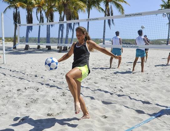 Tennisspieler beim Fußballtennis in Key Biscayne Russian tennis player Daria Kasatkina plays volleyball and soccer at the Crandon Park beach in Key Biscayanne, Florida, United States. 22 March 2017. TENNIS PLAYERS PLAY VOLLEYBALL IN MIAMI !ACHTUNG: NUR REDAKTIONELLE NUTZUNG!  Copyright: xGASTÓNxDExCÁRDENASx MIA005 20170322-636258237687612779