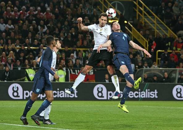 22.03.2017, Fussball Test-Länderspiel, Deutschland - England, in Dortmund, Signal-Iduna-Park-Stadion Dortmund, v.l. Marcus Rashford (England) , Jonas Hector (Deutschland) , Mats Hummels (Deutschland) gegen Michael Keane (England) 