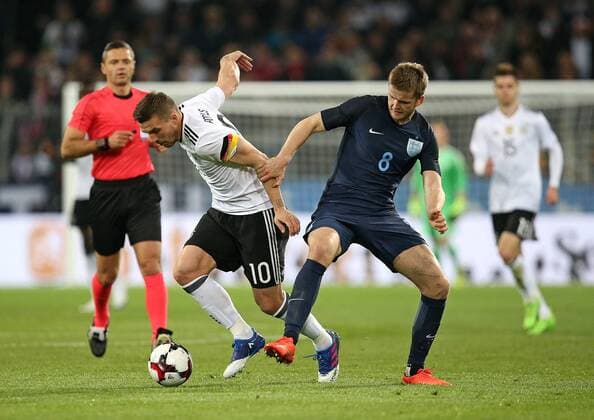 22.03.2017, Fussball Test-Länderspiel, Deutschland - England, in Dortmund, Signal-Iduna-Park-Stadion Dortmund, v.l. Lukas Podolski (Deutschland) gegen Eric Dier (England) 