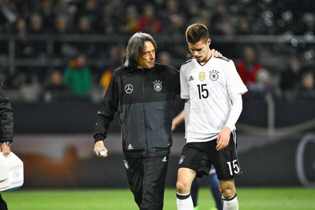 Julian Weigl (Deutschland) muss von Doktor Mueller Wohlfahrt behandelt werden, Deutschland vs England, Fussball, Laenderspiel, 22.03.2017, Foto Neis Eibner Dortmund Copyright: xNeis Eibner-Pressefotox EP_ANS