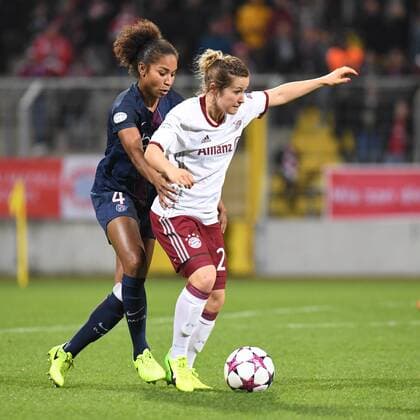 v.li.: Laura Georges (Paris Saint-Germain, PSG, 4) Nicole Rolser (FC Bayern München, FCB, 29) im Zweikampf, Duell, duel, tackle, Dynamik, Action, Aktion, Fussball, UEFA Women s Champions League, FC Bayern München - Paris Saint-Germain, xslx
