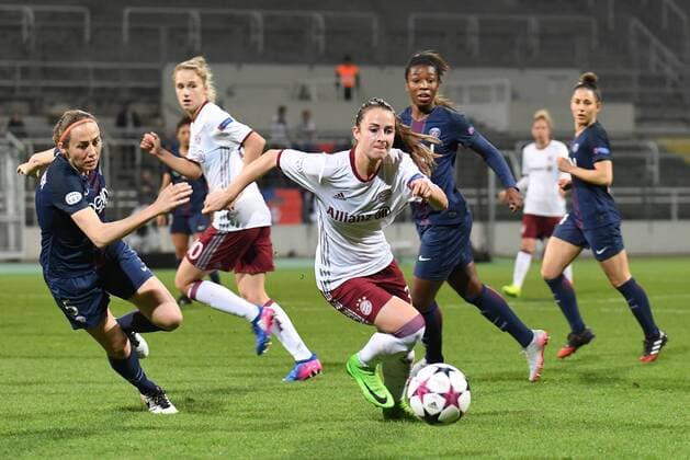 v.li.: Sabrina Dalannoy (Paris Saint-Germain, PSG, 5) Sara Ilonka Däbritz (Sara Daebritz, FC Bayern München, FCB, 33), Fussball, UEFA Women s Champions League, FC Bayern München - Paris Saint-Germain, xslx