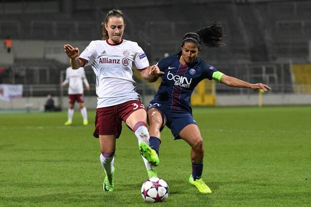 v.li.: Sara Ilonka Däbritz (Sara Daebritz, FC Bayern München, FCB, 33) Shirley CRUZ TRANA (Paris Saint-Germain, PSG, 28) im Zweikampf, Duell, duel, tackle, Dynamik, Action, Aktion, Fussball, UEFA Women s Champions League, FC Bayern München - Paris Saint-Germain, xslx