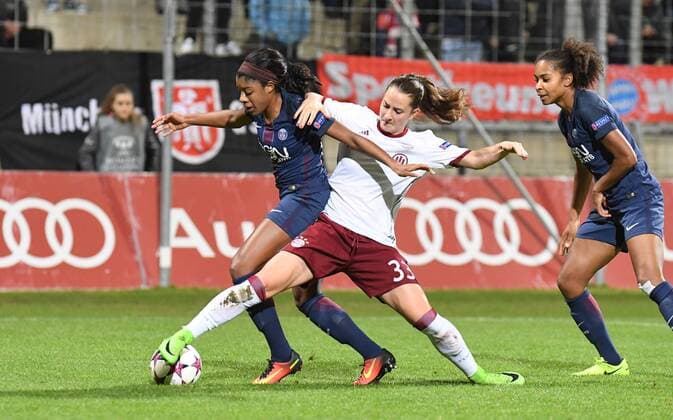 v.li.: Ashley Lawrence (Paris Saint-Germain, PSG, 12) Sara Ilonka Däbritz (Sara Daebritz, FC Bayern München, FCB, 33) im Zweikampf, Duell, duel, tackle, Dynamik, Action, Aktion, Fussball, UEFA Women s Champions League, FC Bayern München - Paris Saint-Germain, xslx