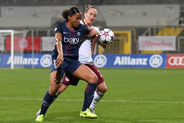 v.li.: Marie-Laure Delie (Paris Saint-Germain, PSG, 18) Gina Lewandowski (FC Bayern München, FCB, 2) im Zweikampf, Duell, duel, tackle, Dynamik, Action, Aktion, Fussball, UEFA Women s Champions League, FC Bayern München - Paris Saint-Germain, xslx