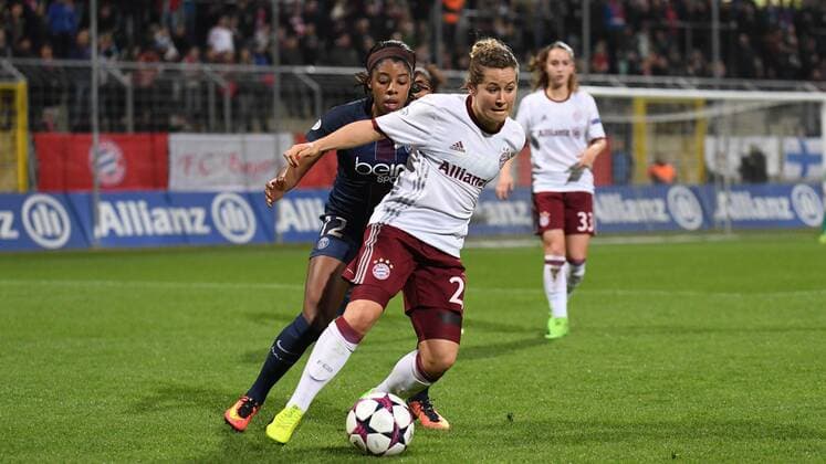 v.li.: Ashley Lawrence (Paris Saint-Germain, PSG, 12) Nicole Rolser (FC Bayern München, FCB, 29) im Zweikampf, Duell, duel, tackle, Dynamik, Action, Aktion, Fussball, UEFA Women s Champions League, FC Bayern München - Paris Saint-Germain, xslx