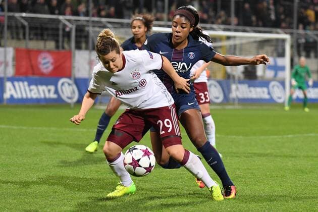 v.li.: Nicole Rolser (FC Bayern München, FCB, 29) Ashley Lawrence (Paris Saint-Germain, PSG, 12) im Zweikampf, Duell, duel, tackle, Dynamik, Action, Aktion, Fussball, UEFA Women s Champions League, FC Bayern München - Paris Saint-Germain, xslx