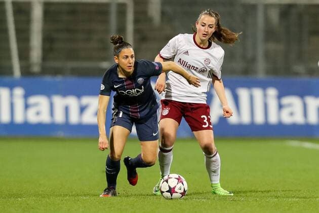 Muenchen, Germany, 23.03.2017, Champions League Viertelfinale, Frauen, FC Bayern Muenchen - Paris Saint-Germain, Sara Daebritz (FCB) und Veronica Boquete (PSG) im Zweikampf ( DeFodi507