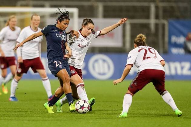 Muenchen, Germany, 23.03.2017, Champions League Viertelfinale, Frauen, FC Bayern Muenchen - Paris Saint-Germain, Shirley Cruz Trana (PSG) und Sara Daebritz (FCB) im Zweikampf ( DeFodi507