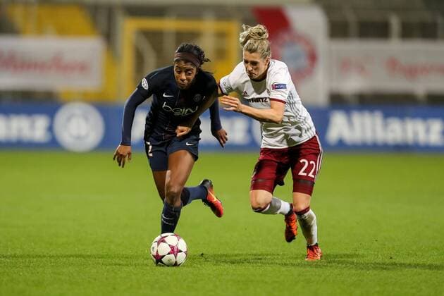 Muenchen, Germany, 23.03.2017, Champions League Viertelfinale, Frauen, FC Bayern Muenchen - Paris Saint-Germain, Ashley Lawrence (PSG) und Verena Faisst (FCB) im Zweikampf ( DeFodi507
